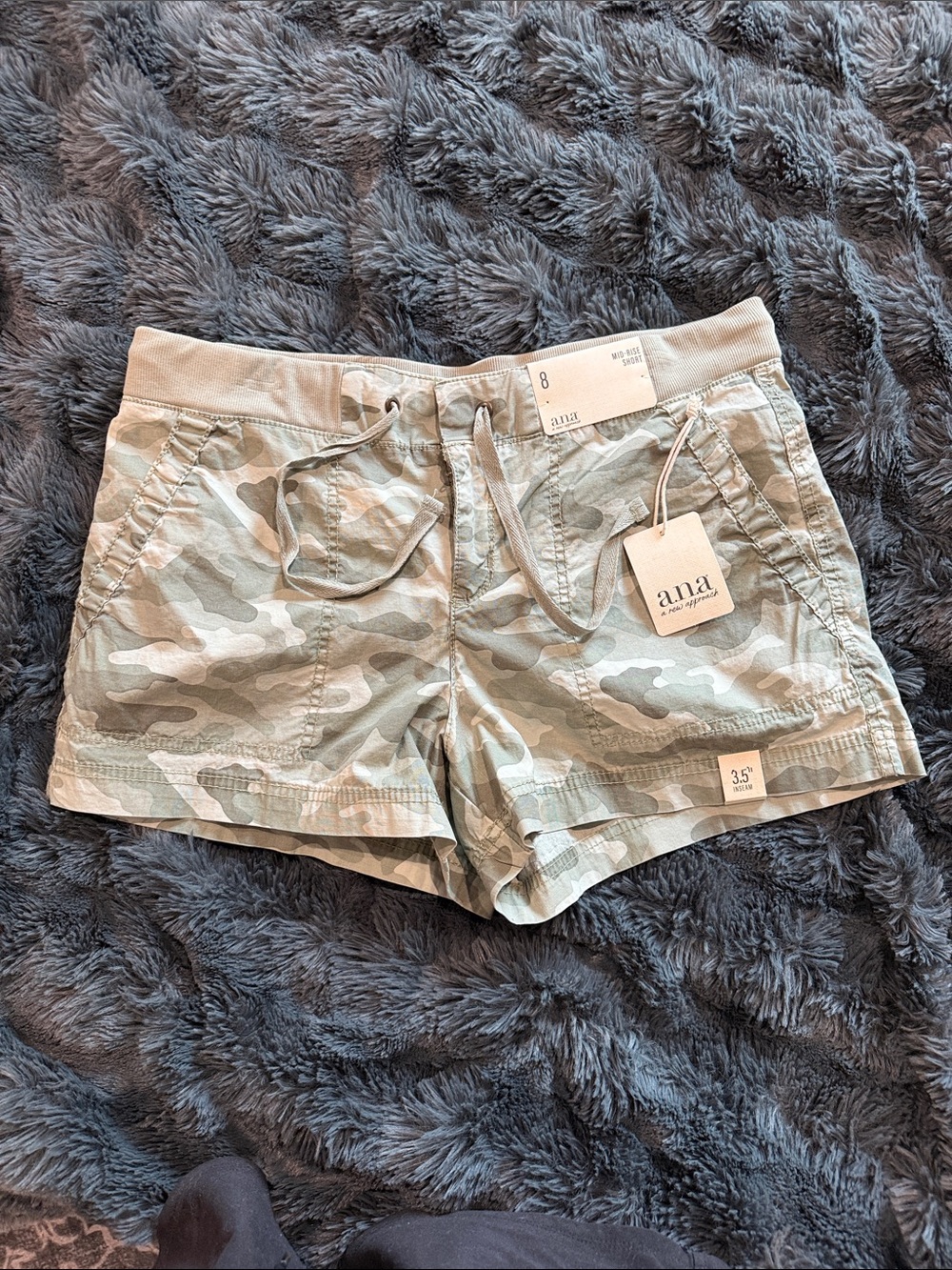 a.n.a Women's Camo Drawstring Shorts - Sage/Cream *NWT Sz. 8
